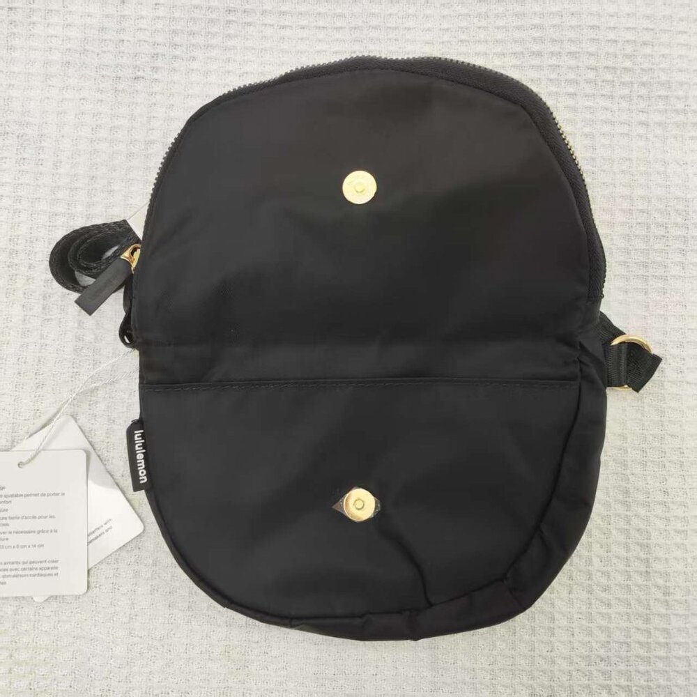 lululemon athletica Black Crossbody Bag with Gold Accents 2L - Picture 3 of 4